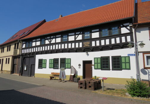 Blick auf das Bach-Stammhaus in Wechmar mit Fachwerkfassade