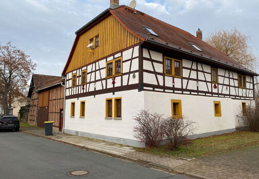 Ortsansicht mit Fachwerkhaus in Sülzenbrücken